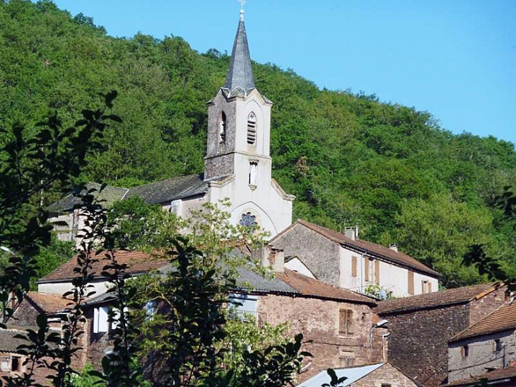 Faveyrolles : vue sur l'église - Saint-Izaire