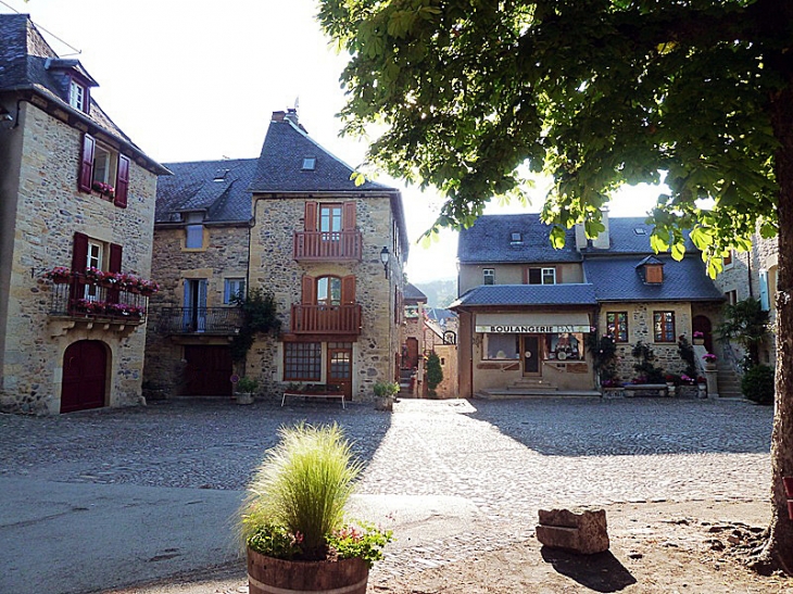 La place - Sainte-Eulalie-d'Olt