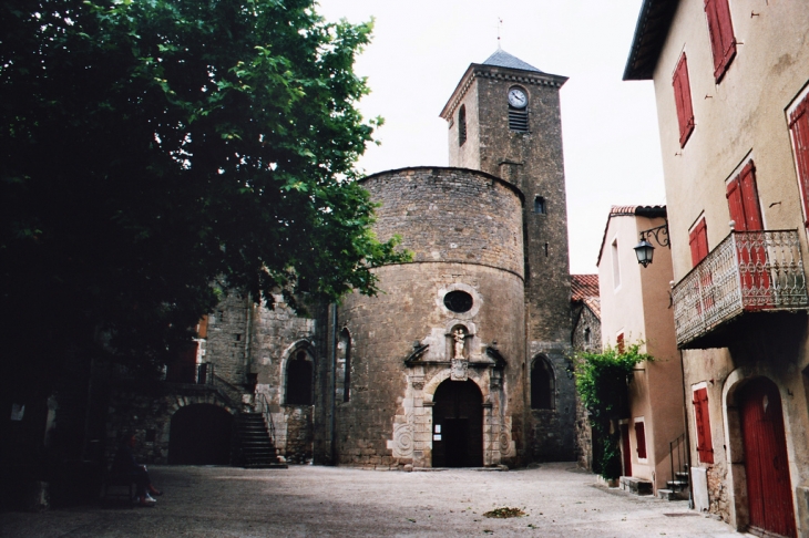 Le porche de l'Eglise - Sainte-Eulalie-de-Cernon