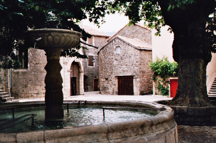 La Fontaine - Sainte-Eulalie-de-Cernon