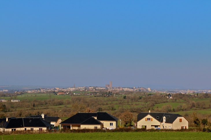 Depuis le village, vue sur la Ville de Rodez. - Sainte-Radegonde