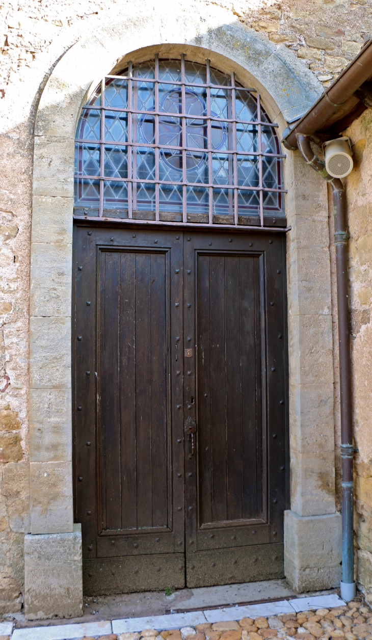 Le portail de l'église fortifiée d'Inières. - Sainte-Radegonde
