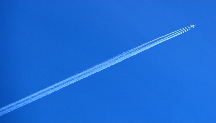 Un avion passe. - Salles-la-Source