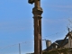 Croix de chemin devant l'église de Souyri.