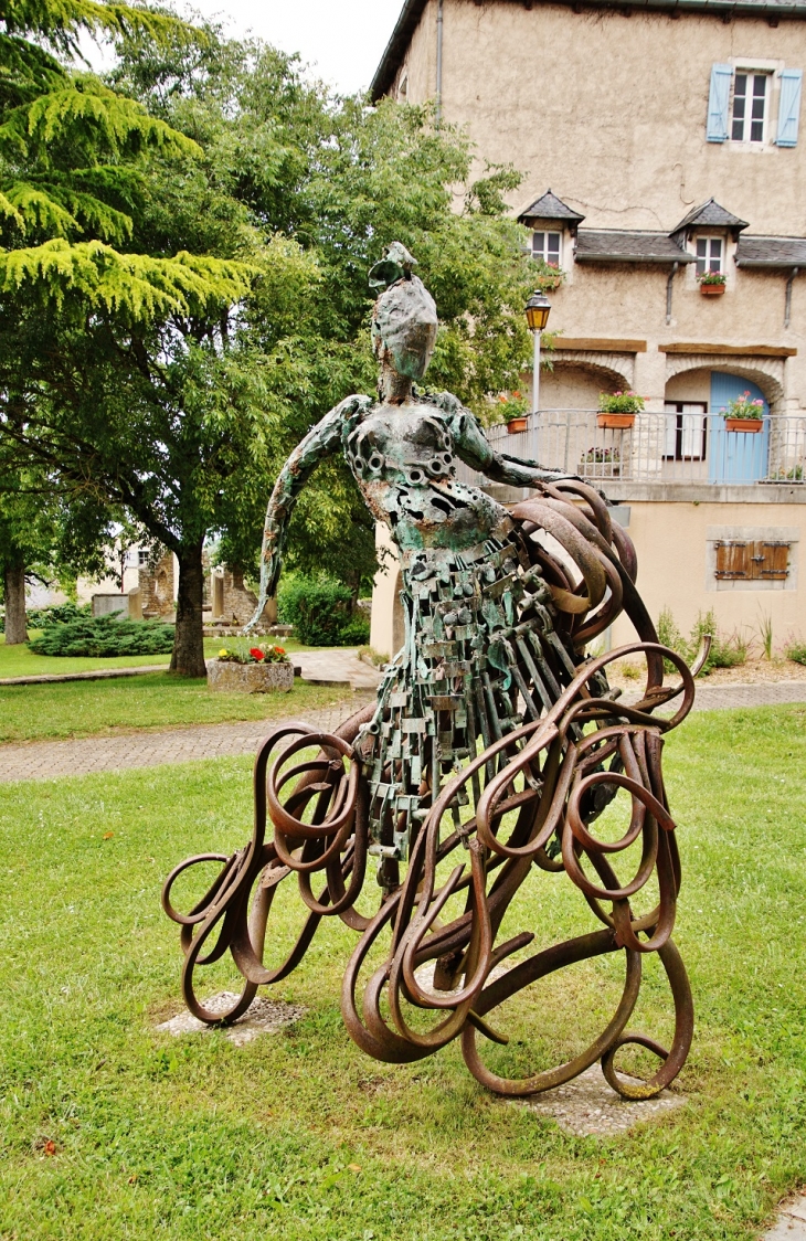 La Mairie ( Sculpture ) - Sébazac-Concourès