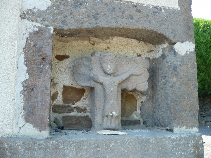 Christ de granit à Laussac - Thérondels