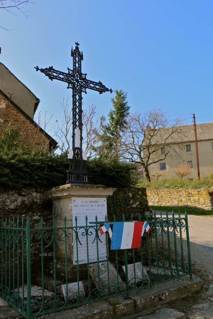 Le Monument aux Morts de Saint Hilaire. - Trémouilles