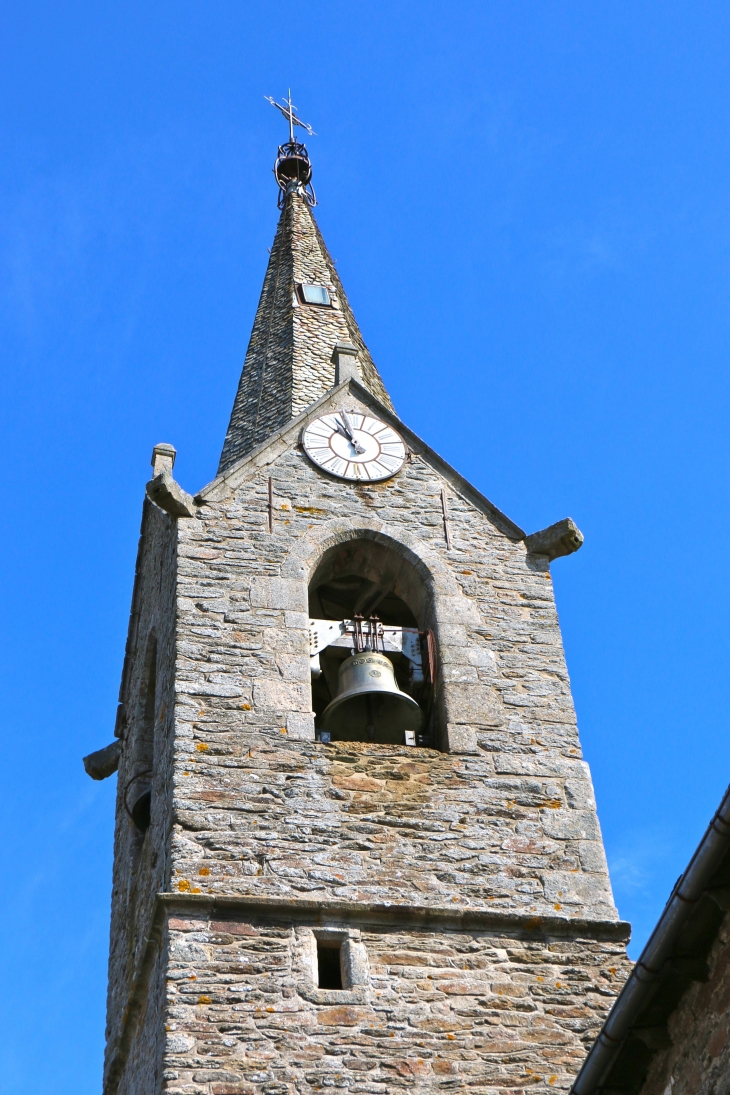 Le clocher de l'église de Saint Hilaire. - Trémouilles