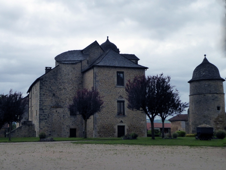 Derrière le château - Valzergues