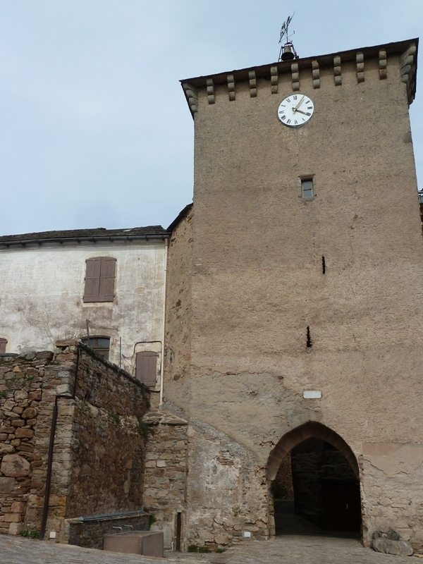 La tour de l'horloge côté ville - Viala-du-Tarn