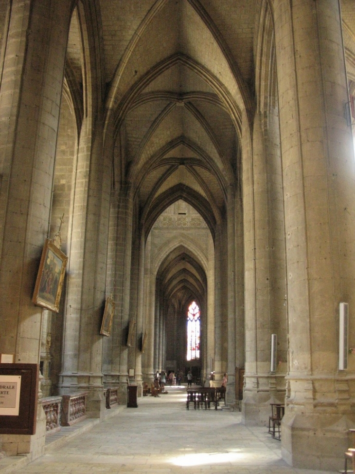 Auch  : cathédrale gothique Ste Marie - collatéral gauche