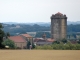 Point de vue sur le village de Bassoues et son donjon du XIVe