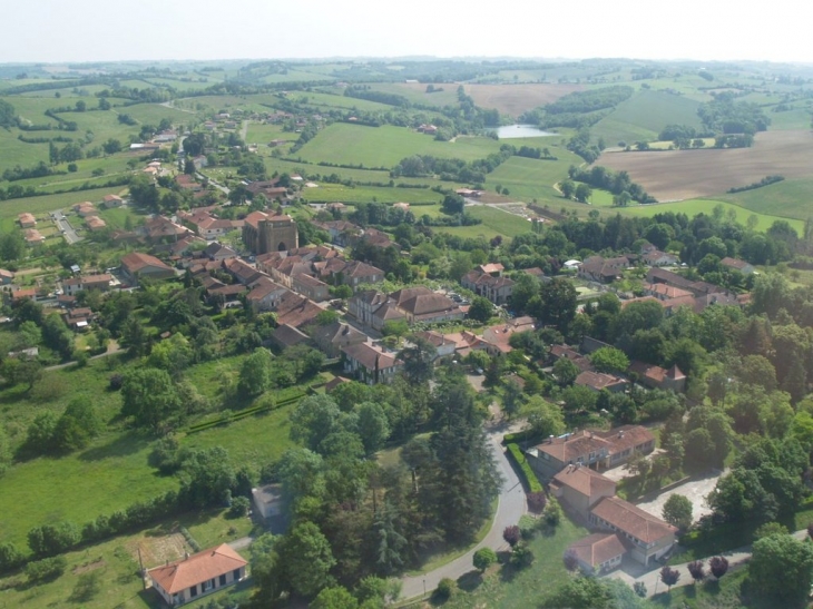 Vue aérienne de la bastide royale de Beaumarchès - Beaumarchés
