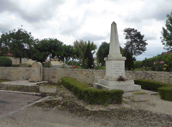 La fontaine et le monument aux morts - Béraut