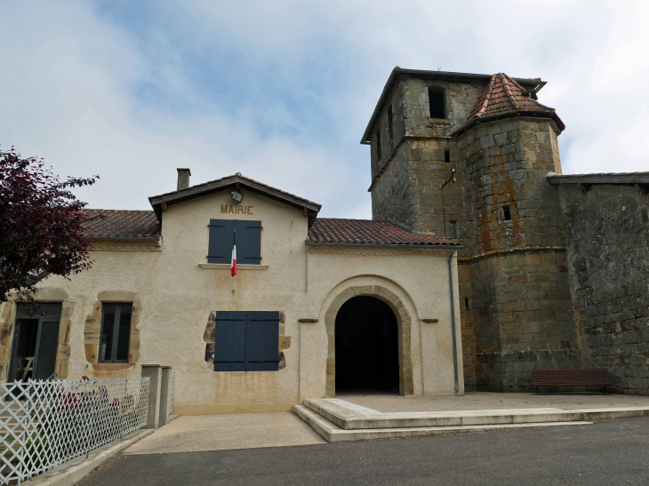 La mairie et l'église - Caumont