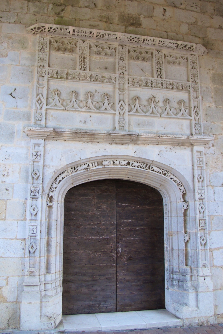 Le-portail renaissance-de-l-eglise-saint-pierre-de-barbotan-les-thermes-facade-occidentale-sous-le-porche - Cazaubon