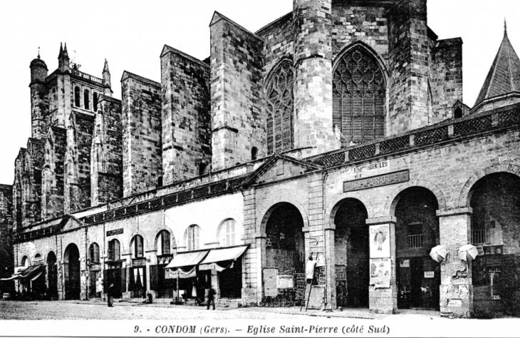 Eglise Saint Pierre (coté sud), vers 1920 (carte postale ancienne). - Condom