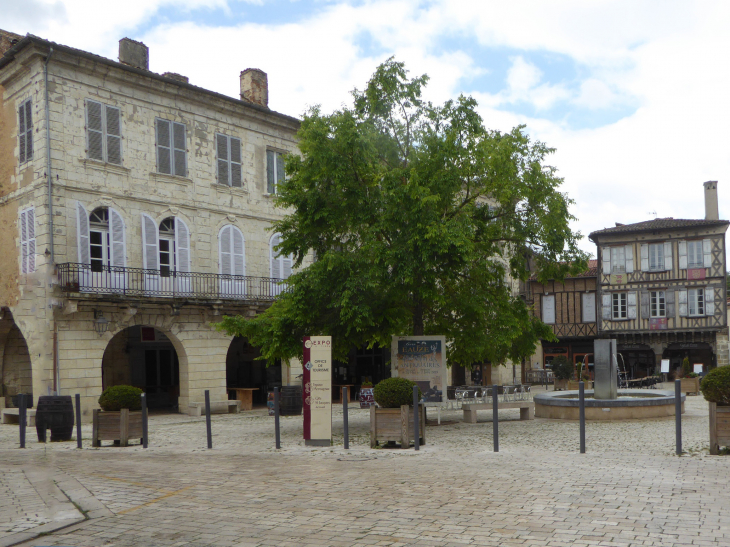 Place d'Armagnac - Eauze