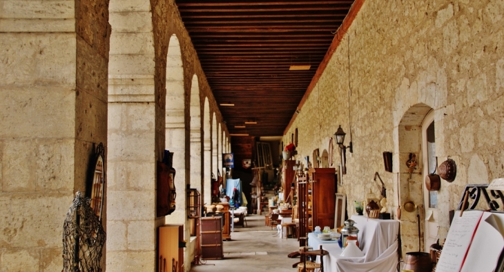 Le Village de Brocanteurs Datte du 18 Em Siècle - Lectoure