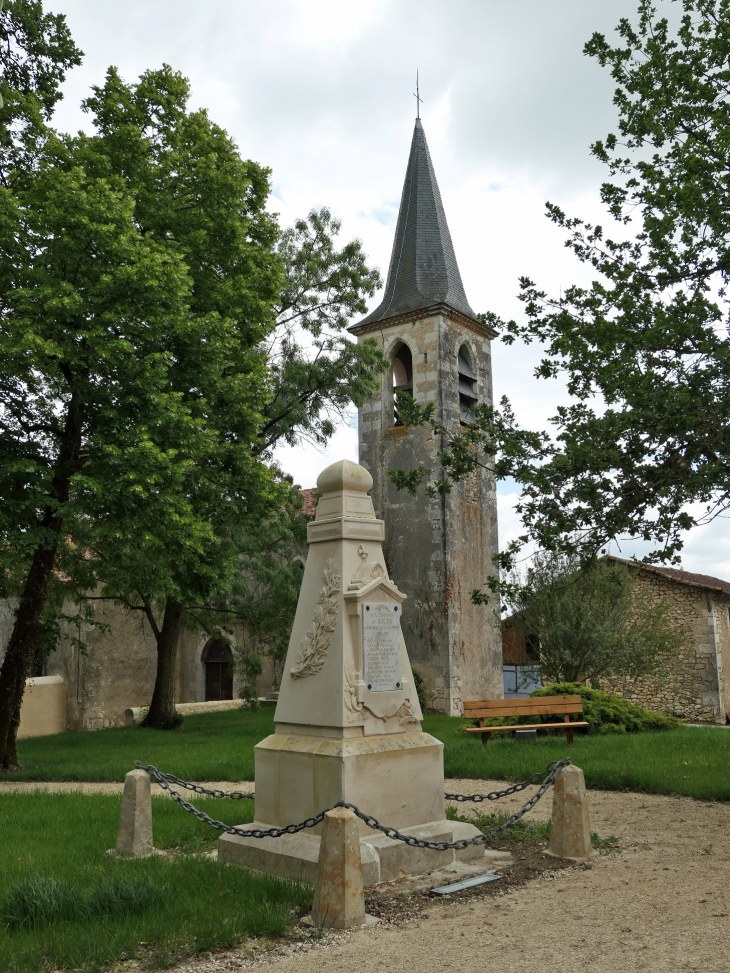 Le monument aux morts devant l'église - Rozès