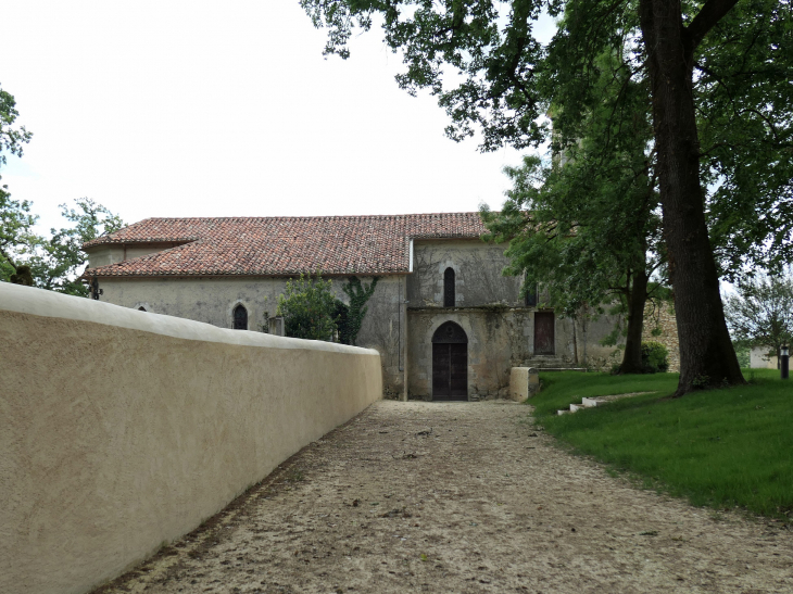 Vers l'entrée de l'église - Rozès
