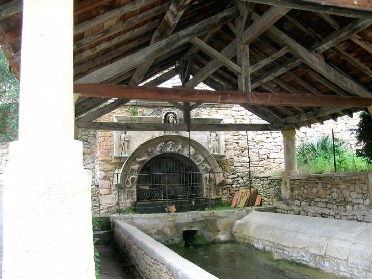 Aulon : Fontaine et lavoir XIXème