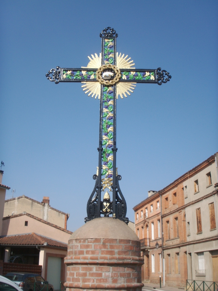 La croix de la rue Michelet que j'ai restauré - Auterive