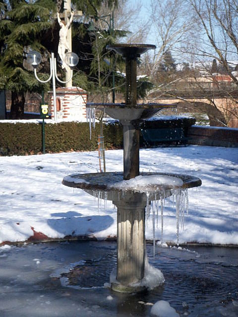 La fontaine de la place de la vieille église - Auterive