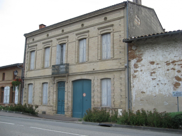 Castelnau d'Estrétefonds - Maison de briques blanches, pas courant. - Castelnau-d'Estrétefonds