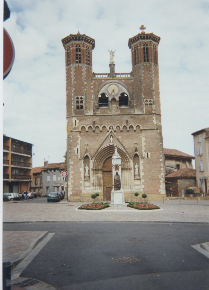 L'église : XIV - XIXème - Cazères