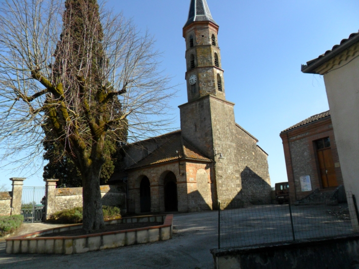 Place de l'église - La Salvetat-Lauragais