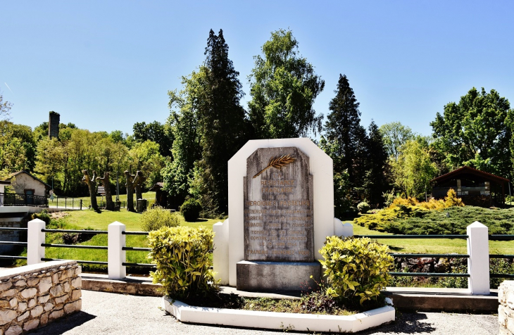 Mémorial - Larroque