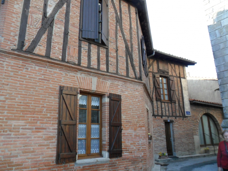 Maison brique avec étage à colombage bois - Loubens-Lauragais