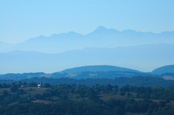 Mondilhan (408m) est un balcon sur les Pyrénées, vue sur le Mont Valier