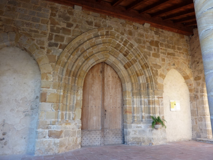 Entrée église St Jean XIIIème - Montbrun-Bocage