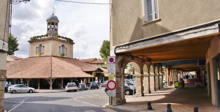 La Place centrale et son Beffroi - Revel