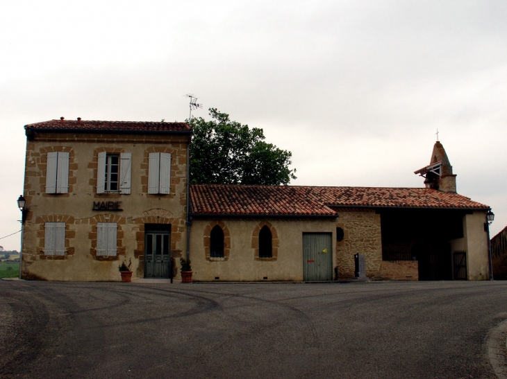 Mairie et église de Rieumajou