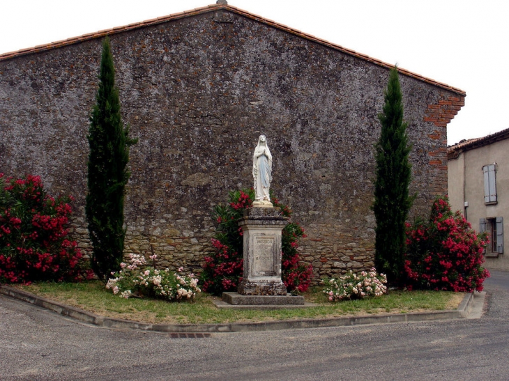 Vierge Marie à l'entrée du village - Rieumajou