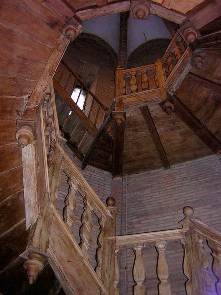 Rieux  : Escalier au fond de la cathédrale XIVème