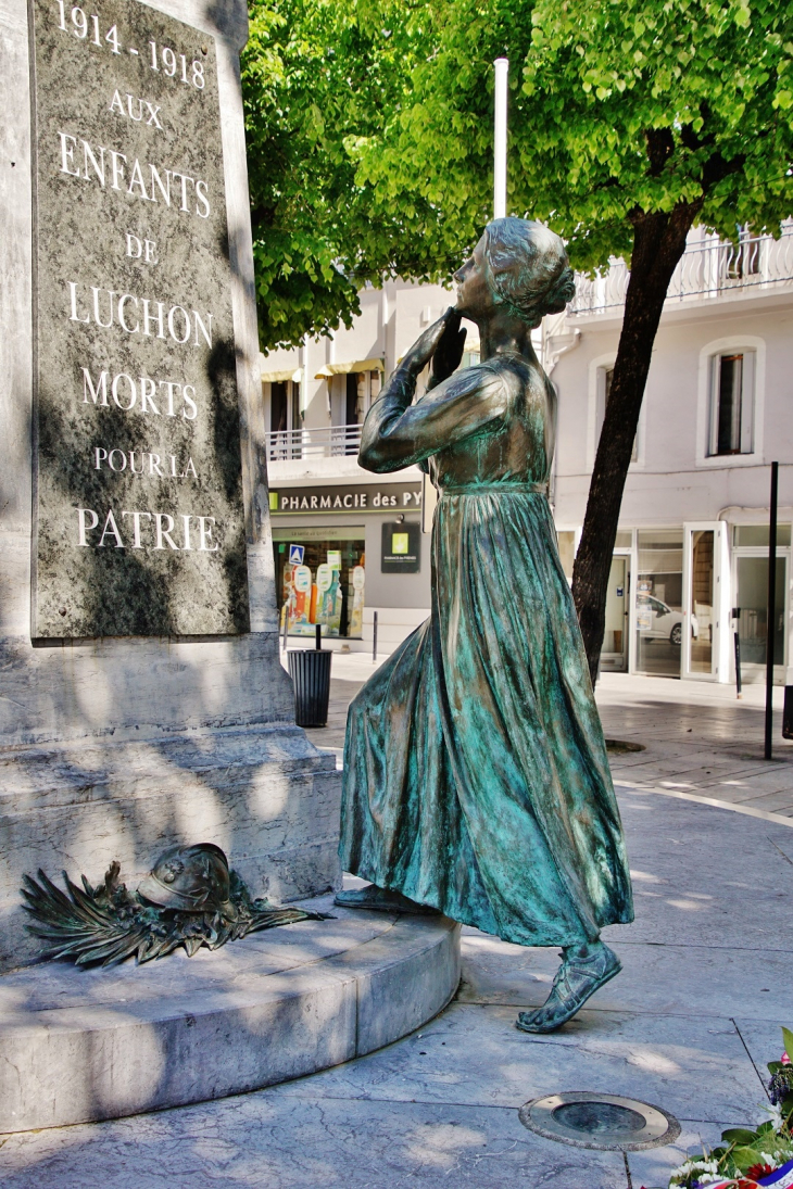 Sculpture - Saint-Aventin
