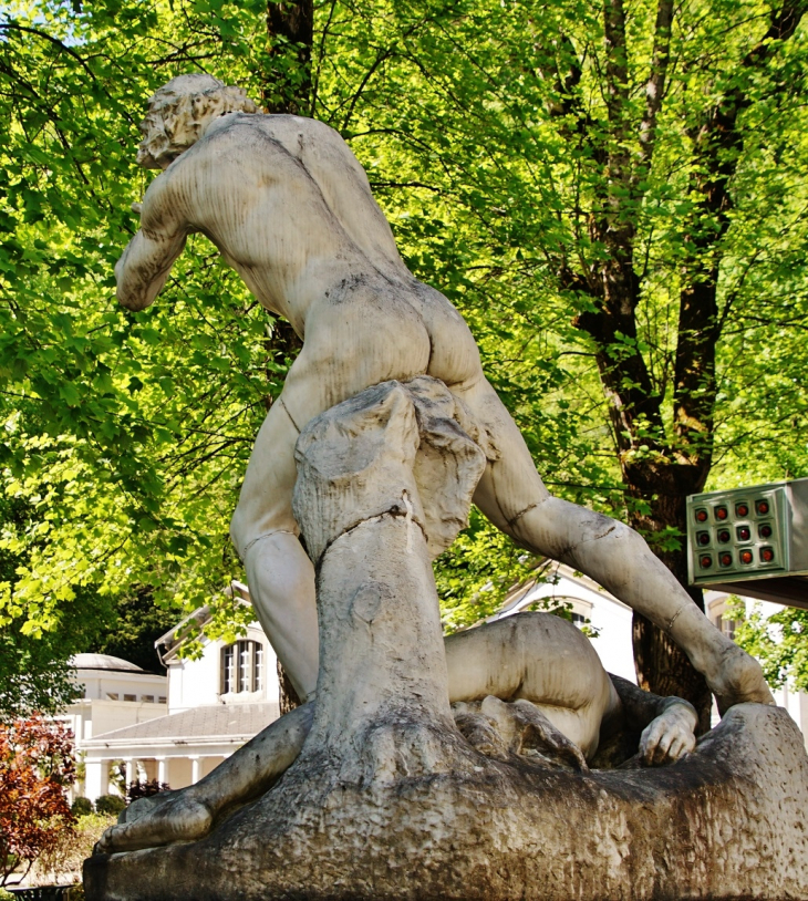Sculpture - Saint-Aventin