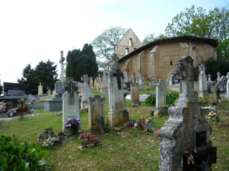 Sarremezan: Le cimetière et sa chapelle