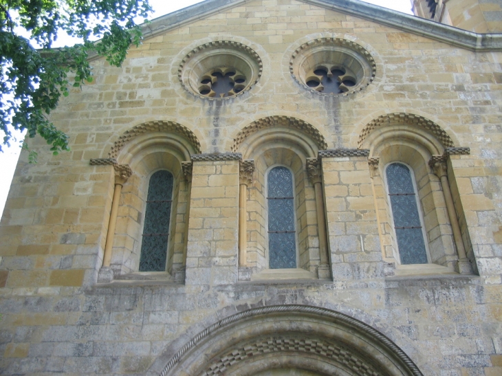 Façade de l'église St Férréol - Touille