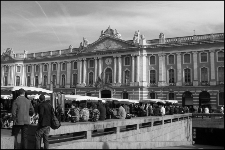 Toulouse, le mercredi, jour de marché place du Capitole
