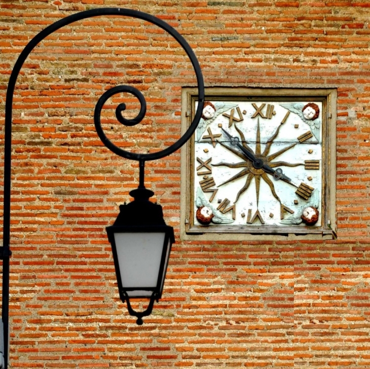 Horloge du clocher mur de Villefranche - Villefranche-de-Lauragais
