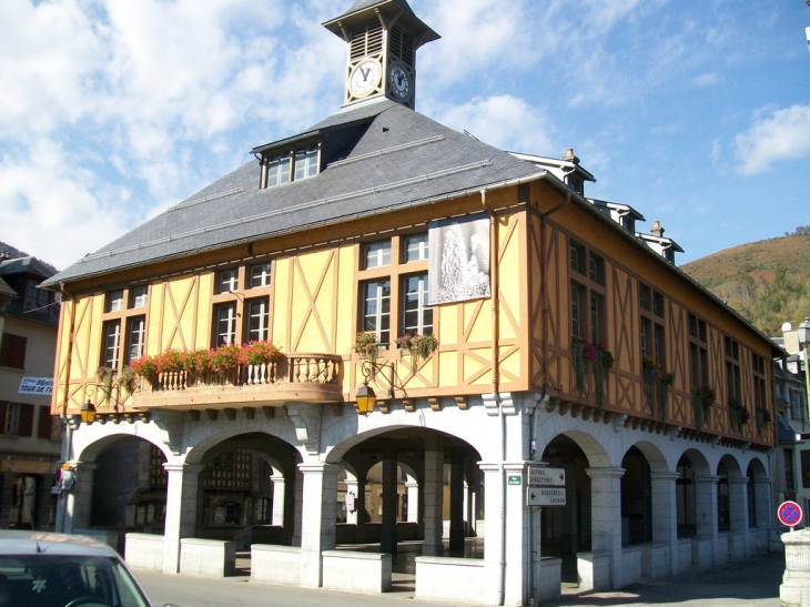 Place de la mairie - Arreau