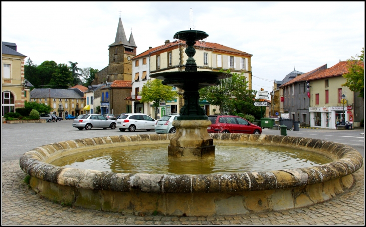 Superbe fontaine !  - Castelnau-Magnoac