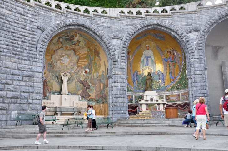 LOURDES LA BASILIQUE