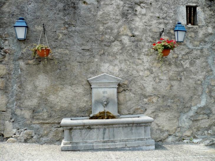 Fontaine de 1811. - Saint-Savin