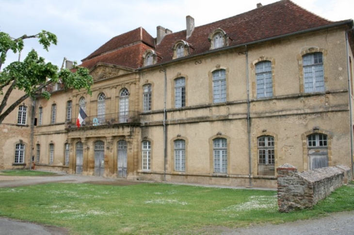 Façade Louis XV de l'ancienne Abbaye - Saint-Sever-de-Rustan